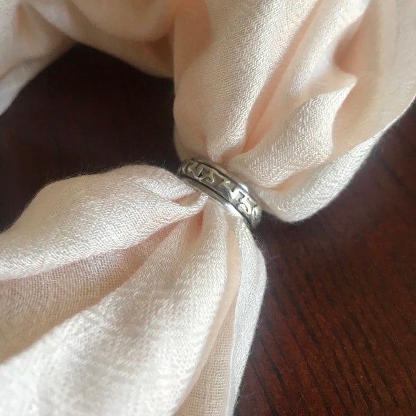 wrapping a pashmina shawl