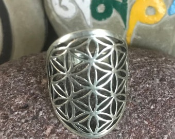 925 Sterling Silver Ring with Webbed Flower Design (Sizes 6 1/2 & 8 1/2)