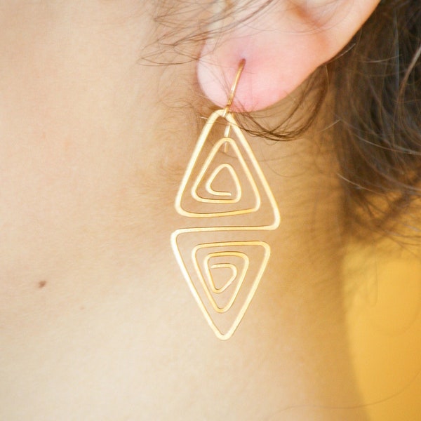 boucles d'oreilles triangle infini, laiton