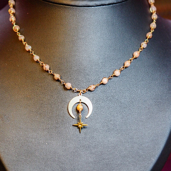 Coller ras de cou pierre naturelle, avec lune et étoile 8 branches, quartz rose, pierre du soleil