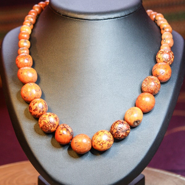 Collier de Graine de Tagua, Ivoire Naturelle, collier fait main en perles Naturelles.