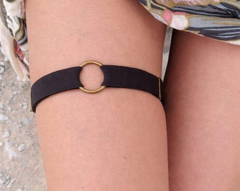 Oberschenkel Strumpfband aus schwarzem Elasthan mit Metallring, verstellbares Beinband ohne Verschluss