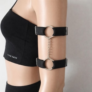 Bracelet sur le bras avec chaîne, bijoux de corps gothiques