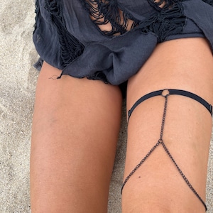 Handcrafted Black Elastic Thigh Jewelry with Chain | Adjustable Thigh Accessory for Women