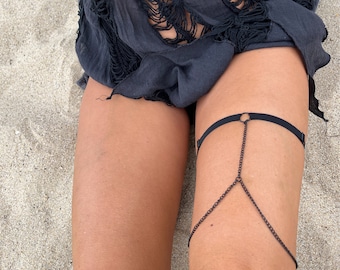 Handcrafted Black Elastic Thigh Jewelry with Chain | Adjustable Thigh Accessory for Women