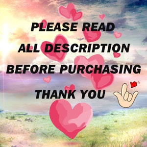Op de afbeelding: Een afbeelding met de tekst "PLEASE READ ALL DESCRIPTION BEFORE PURCHASING THANK YOU" in zwarte tekst op een roze en blauwe achtergrond met roze harten.