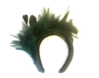 Fascinador de penas de couro verde: elegante acessório de cabeça para casamento