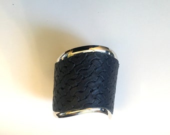 Brazalete de cuero azul, pulsera de cuero azul, pulsera llamativa, joyería llamativa,