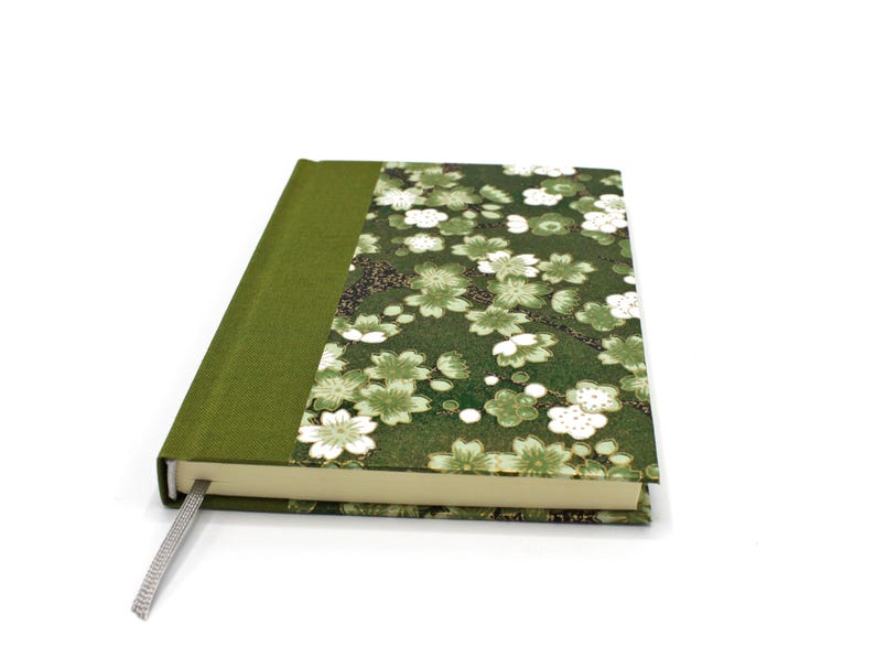 Chiyogami notebook DIN A5/ A6 *Cherry blossoms on green* image 2