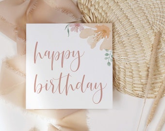Tarjeta de feliz cumpleaños floral: diseño de acuarela suave