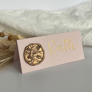 Marque-places pour calligraphie / Cartes de visite manuscrites pour mariage rose poudré / Classique / Cachet de cire doré