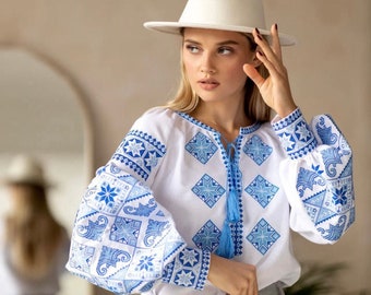 Ucraina vishivanka blu e bianco, camicetta da donna ricamata, regalo donna Ucraina, bandiera dell'Ucraina, negozio ucraino, Ucraina bianca ricamata