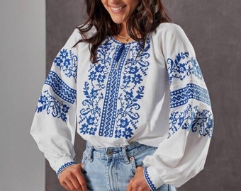 bestickte ukrainische Bluse, Symbol der Ukraine, blaue ukrainische Stickereibluse, weiße Vishivanka, hergestellt in ukrainischer Kleidung, nationaler ukrainischer Shop