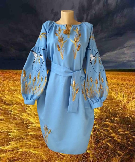 る出品 ② ウクライナのドレス、刺繍入りツバメドレス、ウクライナのショップ