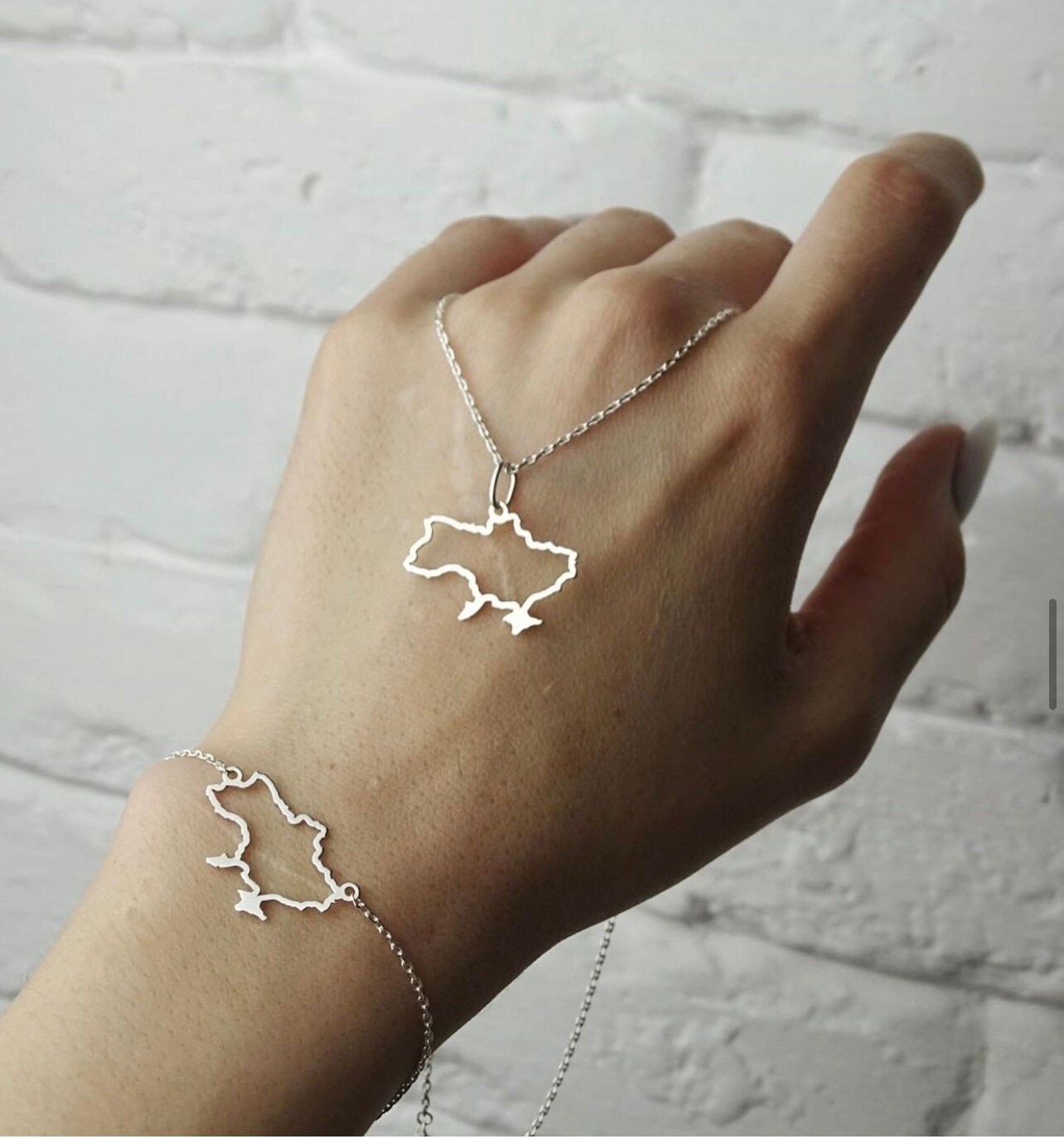 Tracing the Dark Roots of Border Smuggling | National Geographic, image size:1284x1375