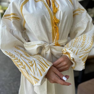 ウクライナ刺繍ドレス、刺繍ヴィシヴァンカ、手作りウクライナドレス、女性ギフト、ウェディング女性刺繍ブラウス、白いウクライナドレス