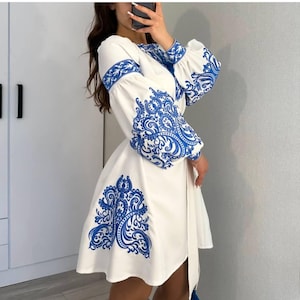 blue and white floral dresses Lisbeth Midi Dress - Blue Floral