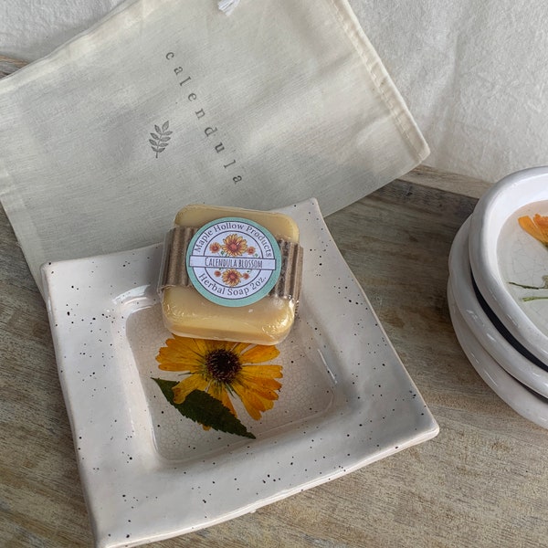 Real flowers pressed in soap dish, calendula soap, yellow, pressed flowers, gift for mom, Mother’s Day, soap dish, hand thrown pottery