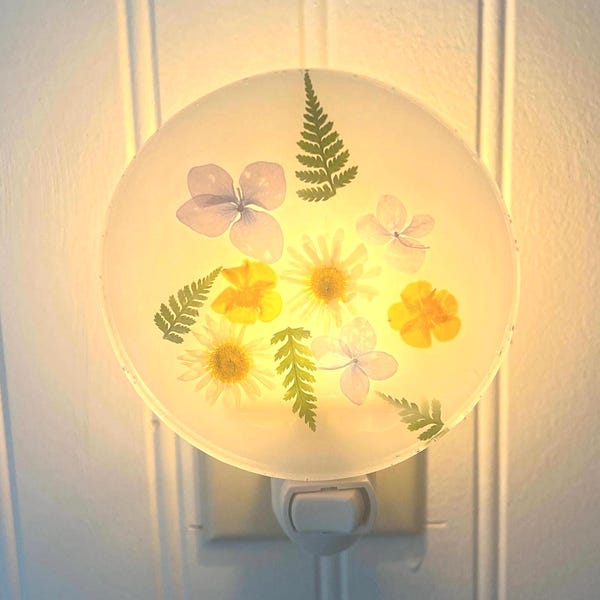 Pressed Flower Nightlight, Real flower lamp, Nightlight for girls, Home office, Gardener gift, Unique handmade nature loving gift