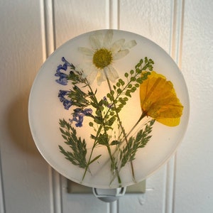 Country living style light, Wildflower light, Pressed Flower Nightlight, Real flowers, Home office, Gardener gift, Nature lover, dorm room