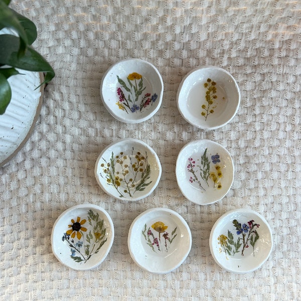 Tiny Floral Ring Dish for college dorm, Real Pressed flowers in clay, handmade botanical decor for jewelry, Nature Loving gift for gardener