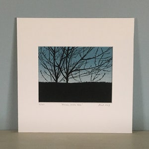 Original Limitierte Auflage Linoldruck, Schottische Landschaft, Linolschnitt Kunst, Baum Silhouette