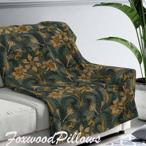 William Morris Blanket, Floral Fleece Blanket, Arts and Crafts Home Decor, Gold Flowers, Cozy Blanket, Living Room Throw, Throw for Bed