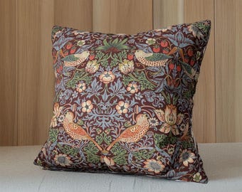 Cojín Ladrón de Fresas Borgoña / William Morris / Vino / Decoración Maximalista para el Hogar