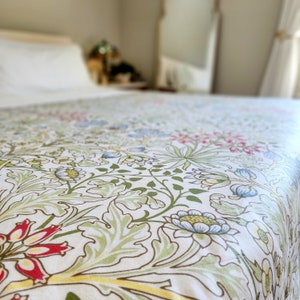Soft Blanket, Sherpa Fleece, William Morris, Floral Blanket, Tulips, Daisy, Wild Flowers, Craftsman Style, Craftsman Bungalow, Stickley