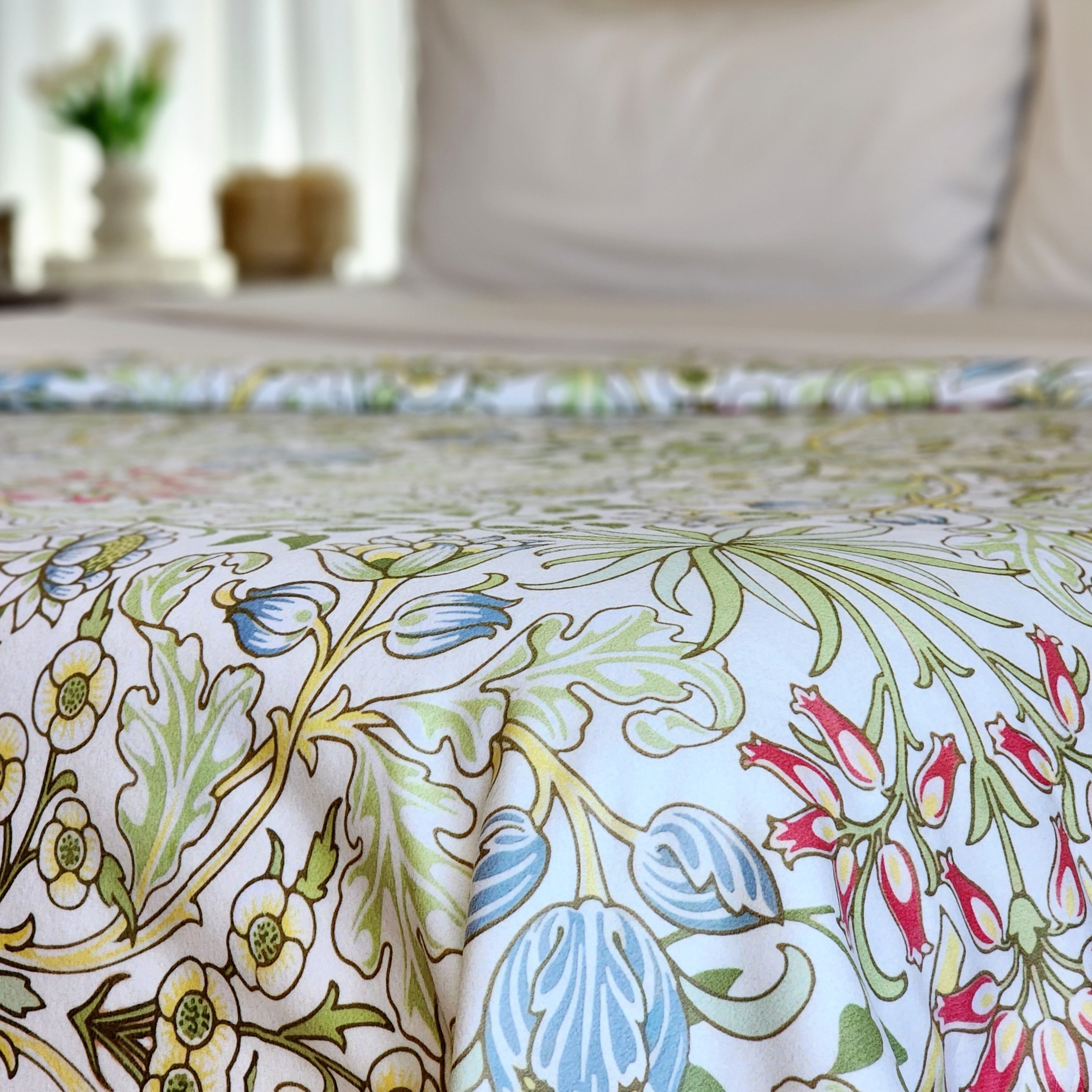 William Morris Hyacinth Sherpa Blanket: Arts & Crafts Floral Decor