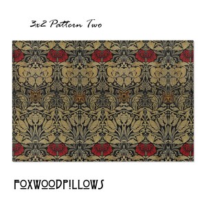 Puede incluir: Una tela con estampado negro y dorado con flores rojas. La tela tiene un patr&oacute;n repetitivo de flores y hojas estilizadas. El texto "3x2 Pattern Two" est&aacute; en la parte superior de la imagen.