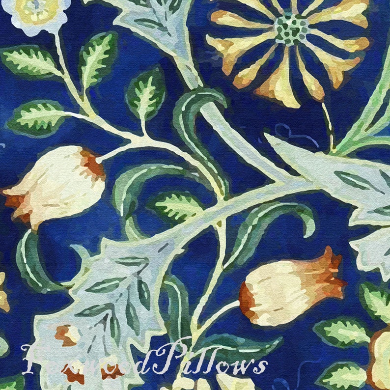 Puede incluir: Una pintura de acuarela de un patr&oacute;n floral sobre un fondo azul oscuro. Las flores son blancas, amarillas y naranjas con hojas verdes.