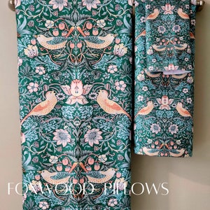 William Morris Green Bath Towel Set: Strawberry Thief Bird Décor