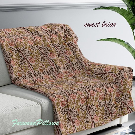 William Morris Sherpa Fleece Blanket: Sweet Briar Rose, Arts and