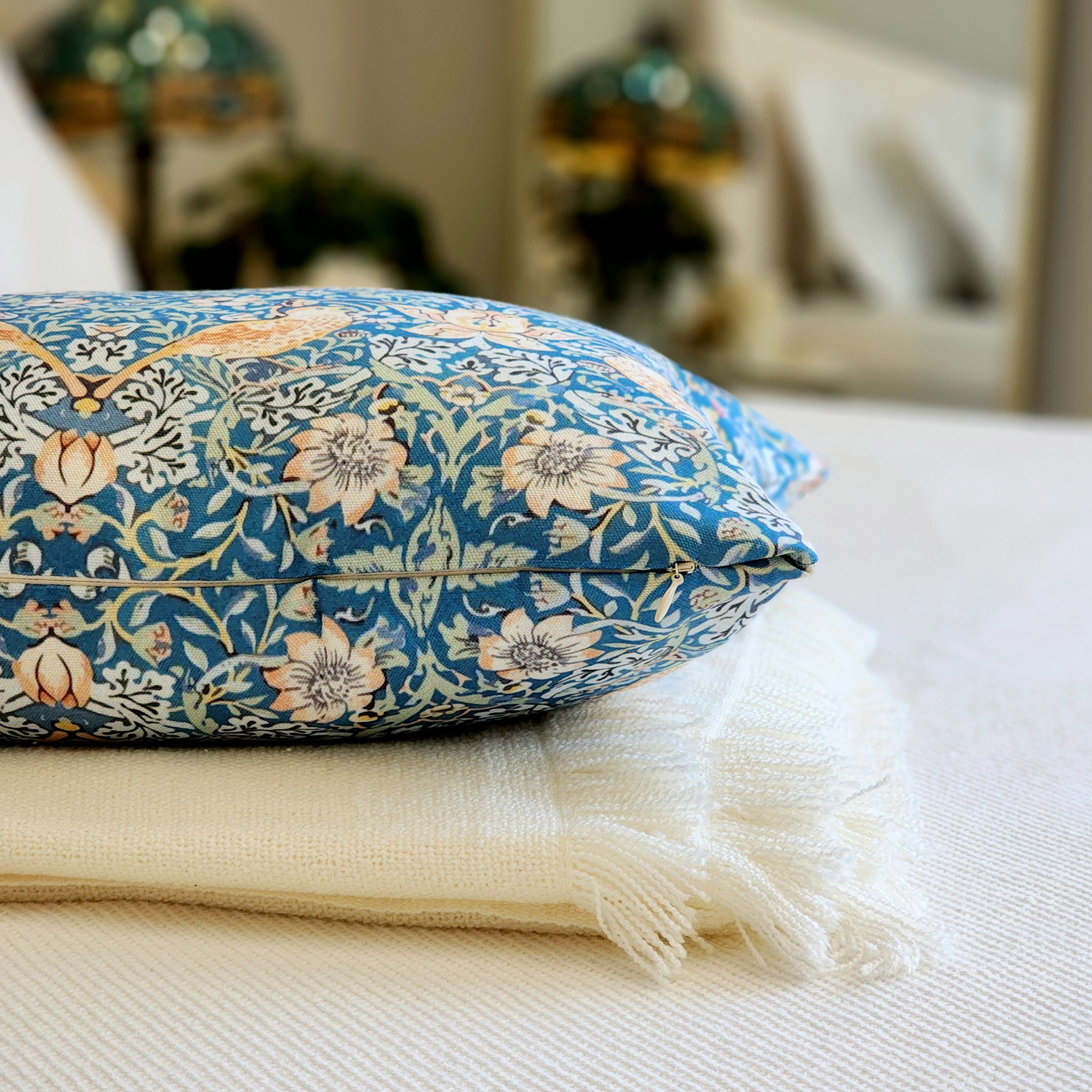 Strawberry Thief | William Morris | Pillow | Luxurious Velvet Strawberry Thief | William Morris | Pillow | Luxurious Velvet
