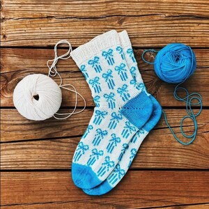 DIGITAL ITEM: Bow Socks Knitting Pattern Two-Color Colorwork (Digital Download) image 2