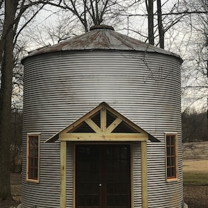 Grain Bin Cottage Built 18’ diameter with porch