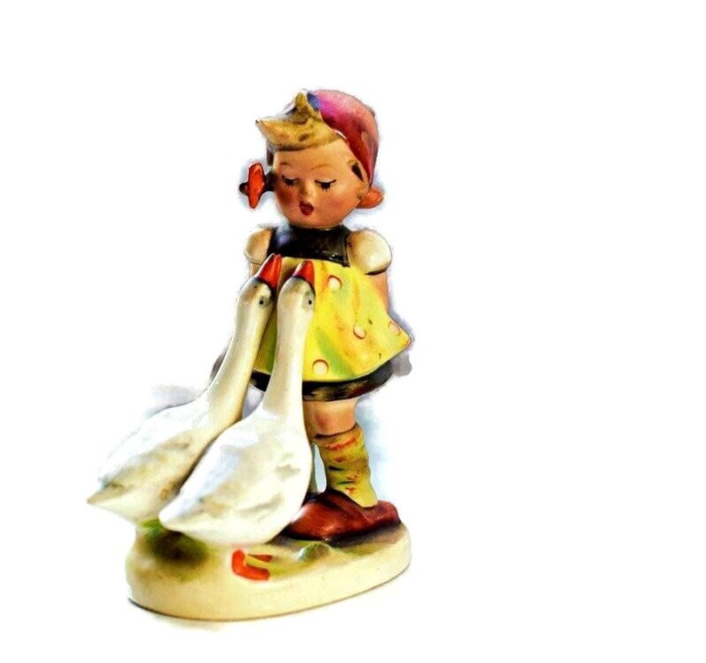 Figura vintage de la Niña Ganso de Hummel Goebel, fabricada en Alemania en la década de 1950. En perfecto estado. imagen 3
