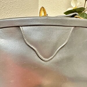 Bolso de mano vintage de cuero de los años 50 con asa superior: bolso gris de mediados de siglo, Berna de California imagen 4