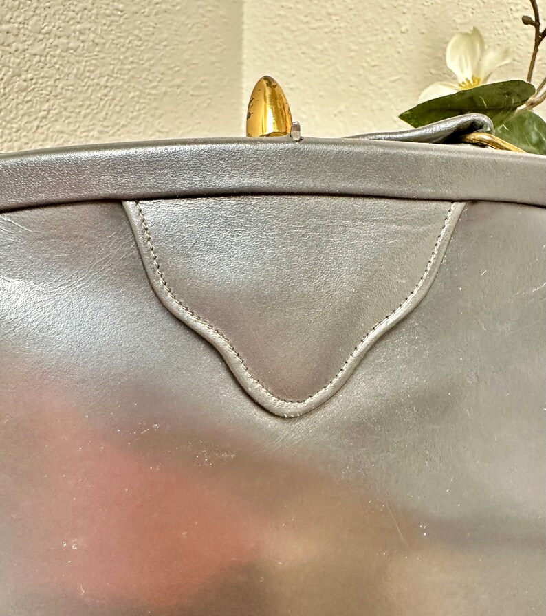 Bolso de mano vintage de cuero de los años 50 con asa superior: bolso gris de mediados de siglo, Berna de California imagen 4