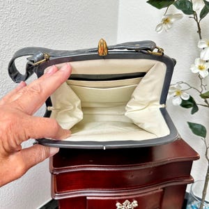Bolso de mano vintage de cuero de los años 50 con asa superior: bolso gris de mediados de siglo, Berna de California imagen 2