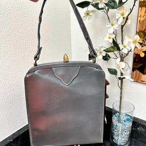 Bolso de mano vintage de cuero de los años 50 con asa superior: bolso gris de mediados de siglo, Berna de California imagen 8