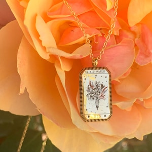 Collana con fiori di nascita per anniversario BTS, regalo per lei, regalo di San Valentino, regalo di festa, regalo Kpop per il giorno di Galentines