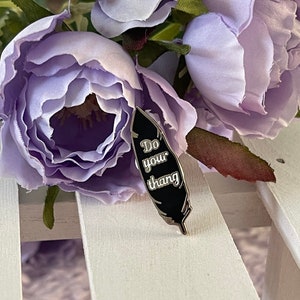 BTS Black Swan Do Your Thang Emaille Pin Geschenk für sie Valentinstag Geschenk Urlaubsgeschenk Galentines Tag Kpop Geschenk