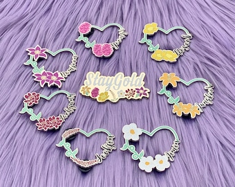 Pin de esmalte de flores para Bangtan, pin Kpop BTS, regalo para ella, regalo de Navidad, regalo de amigo para vacaciones, regalo de cumpleaños, flor de nacimiento estética