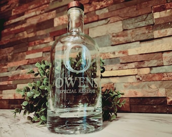 Glass Bottle with Monogram, Bestman Thank you, Personalized Gift for Wedding Couple, Barware with Company Logo, Groomsman Gift Set, 750ml