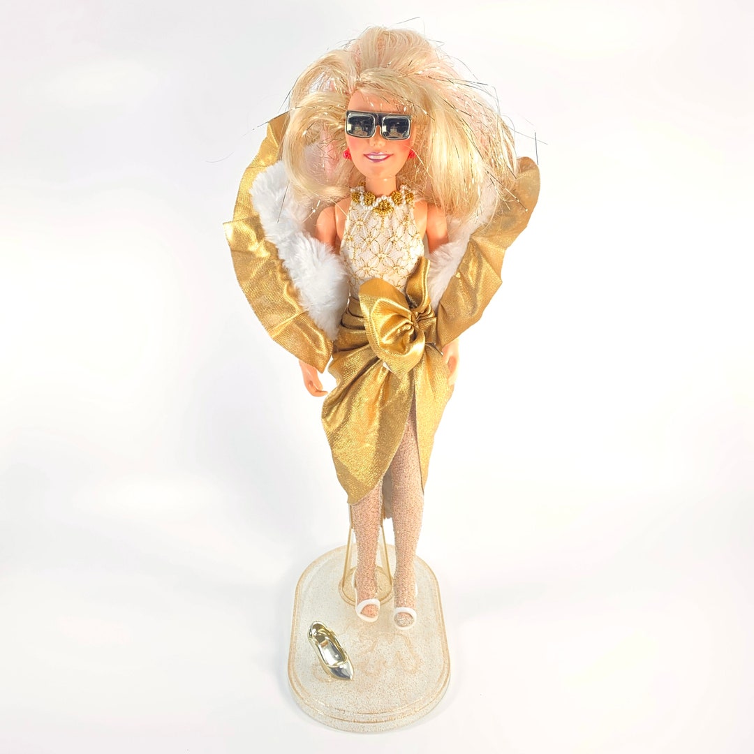 Jem & the Holograms Glitter 'n Gold Jem Jerrica Doll, Accessories