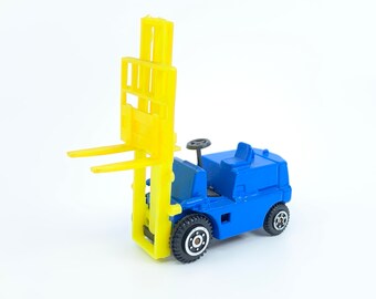 Vintage 1980s Yatming Road Champs Blue/Yellow Fork Lift #1366 Diecast Construction Vehicle