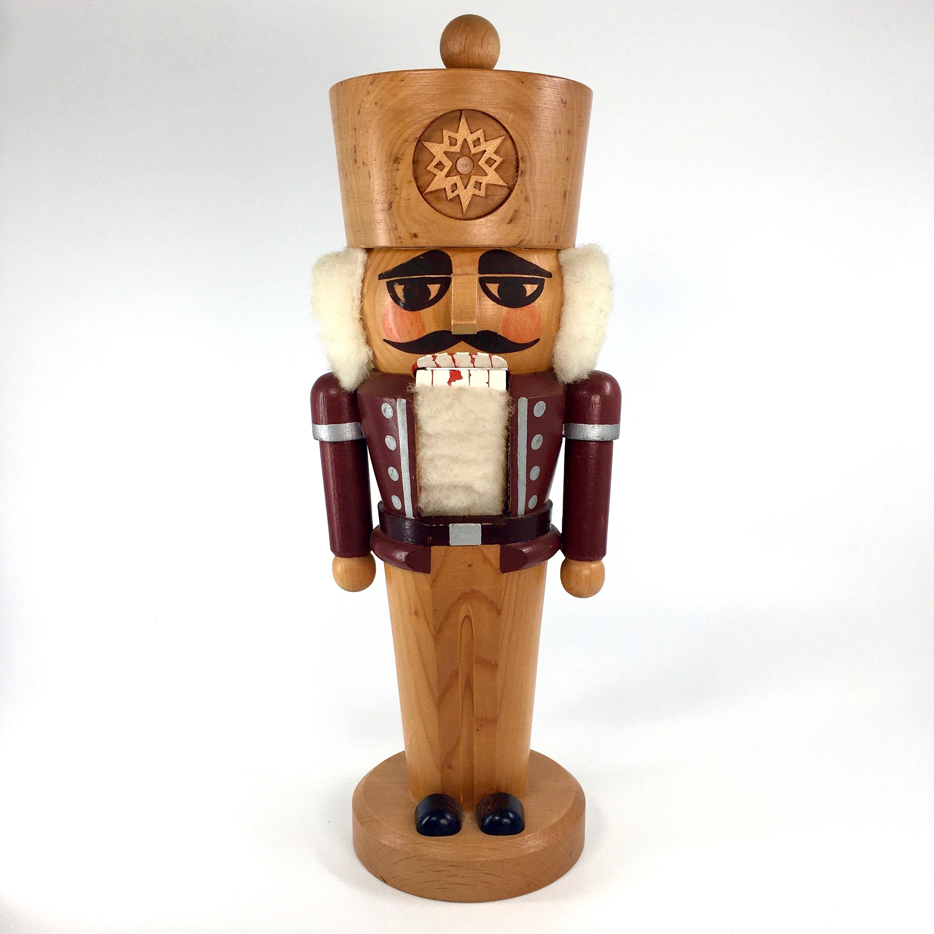 Erzgebirge Nutcracker atelieryuwa.ciao.jp