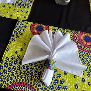 Set von 4 PerlenServiettenringen. 4 Perlenserviettenhalter. Afrikanische Tischdeko